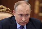 Tổng thống Nga Putin vừa tiêm mũi tăng cường, vừa dùng thử vắc xin Covid-19 dạng xịt mũi