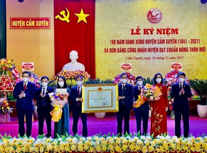 Hà Tĩnh: Cẩm Xuyên đón bằng công nhận huyện đạt chuẩn nông thôn mới