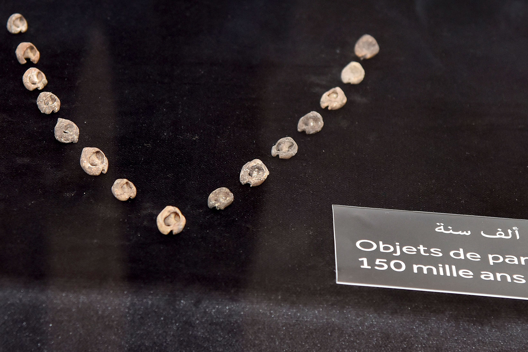 Chuỗi hạt trang sức lâu đời nhất thế giới 150.000 năm tuổi