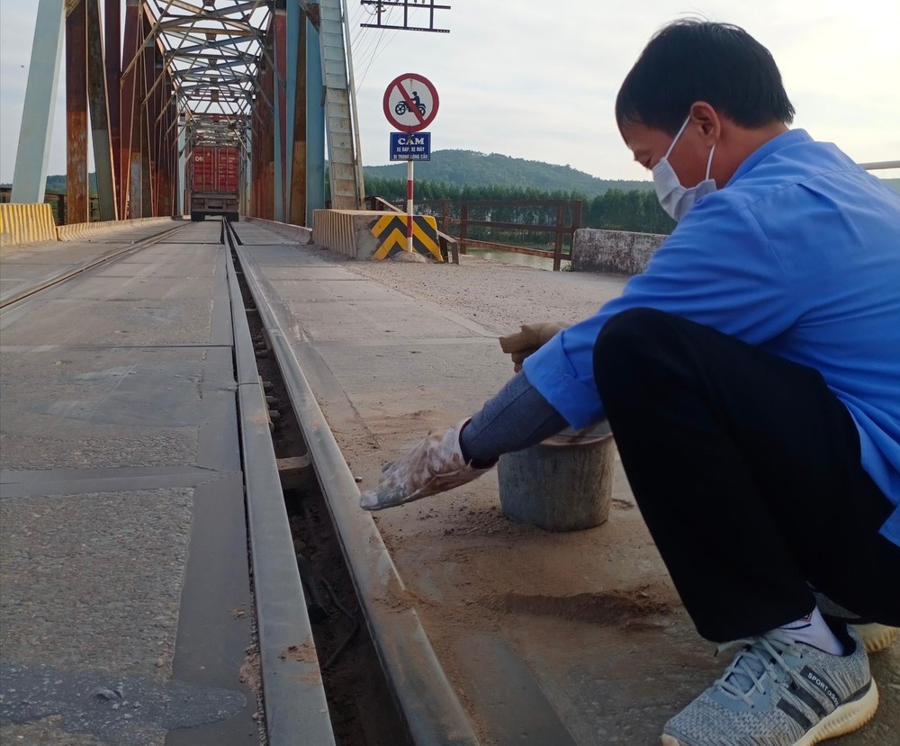 Cây cầu tàu hỏa đi chung với ô tô, xe máy còn sót lại ở Bắc Giang