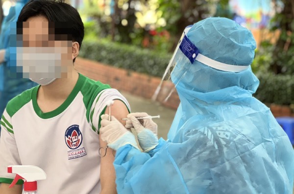 Một trong 4 học sinh sốc phản vệ sau tiêm vắc xin Covid-19 ở Bắc Giang đã tử vong