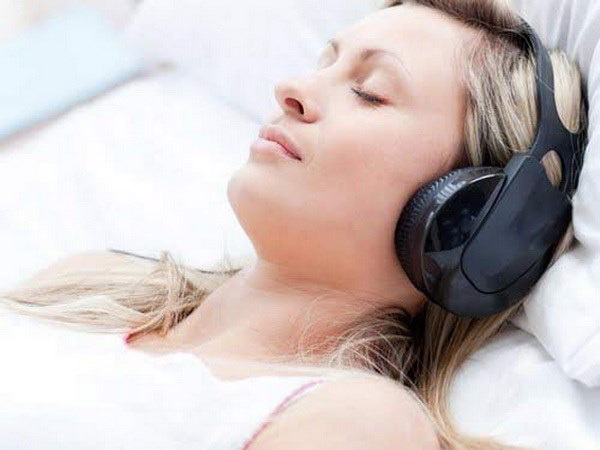 Bác sĩ cảnh báo thói quen thường làm khi nghe nhạc khiến hàng triệu người trẻ đối diện căn bệnh không thể phục hồi