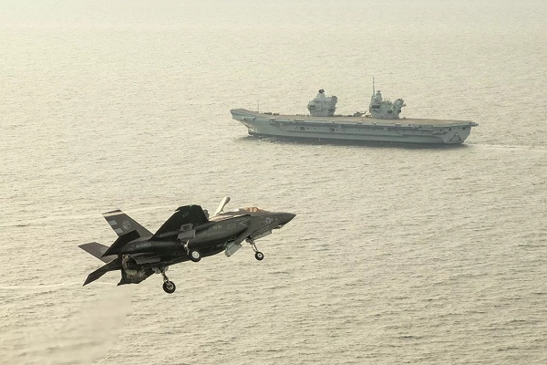 Video cận cảnh F-35 của Anh ‘gãy cánh’ từ tàu sân bay