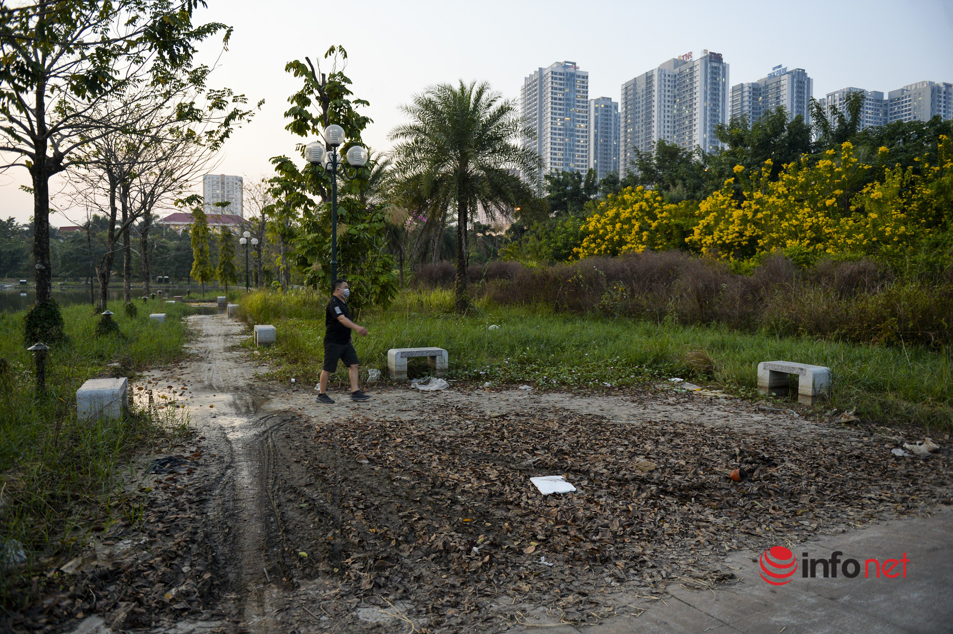 Hà Nội: Công viên gần nghìn tỷ nhếch nhác, lầy lội khó tin