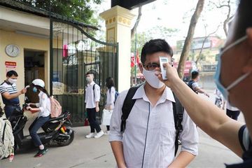 Hà Nội: "Chốt" học sinh THPT trở lại trường từ 6/12