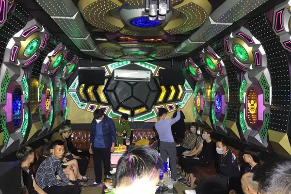 Triệt phá tụ điểm 'bay lắc' trong quán karaoke, phát hiện 22 đối tượng dương tính với ma túy