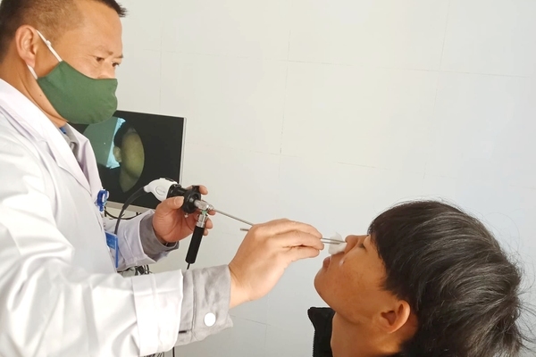 Nghệ An: Kinh hãi con đỉa dài 6 cm sống trong mũi nam thanh niên