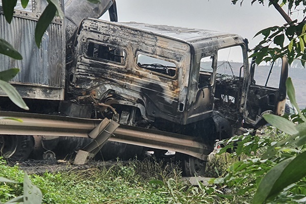 Thừa Thiên – Huế,ô tô đối đầu,cháy xe,QL1A,Tử vong