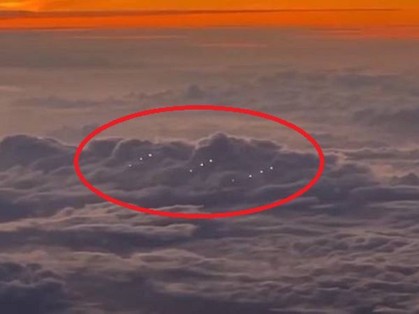 Phi công ghi lại cảnh bất thường trên bầu trời, nghi ngờ là UFO