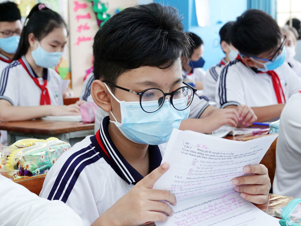 Học sinh lớp 1, 2 ở Hà Nội, TP.HCM kiểm tra học kỳ trực tuyến hay trực tiếp?