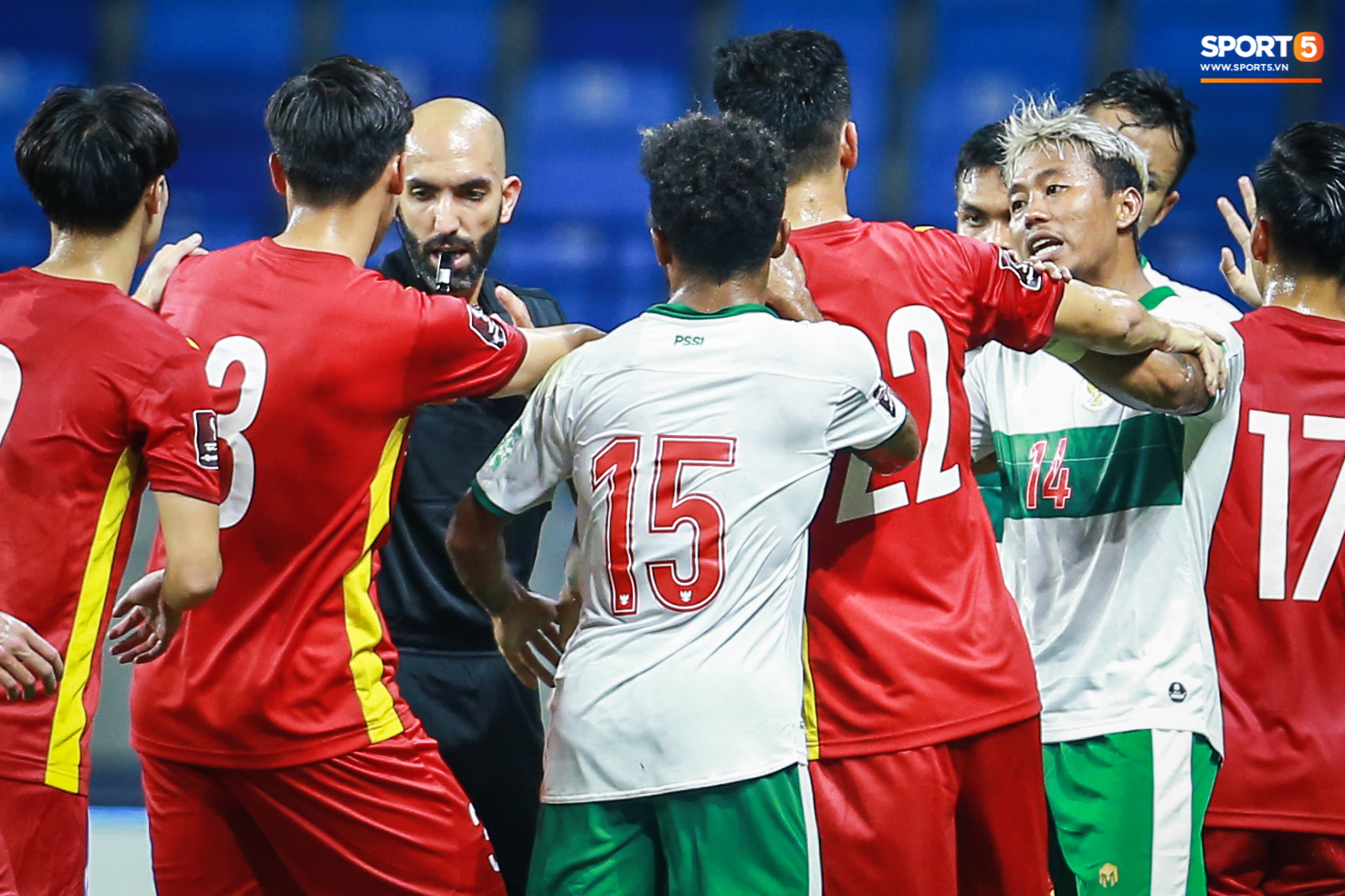 Xem lại màn 'kung-fu' Indonesia dùng để đấu Việt Nam tại vòng loại World Cup 2022