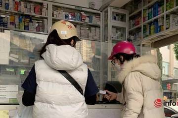 Hà Nội: Ca dương tính tăng mạnh, người dân lùng mua thuốc kháng vi rút phòng bị