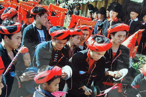 Triển lãm lưu động ảnh, tư liệu tuyên truyền về dân tộc, tôn giáo thu hút đồng bào ở Hà Giang