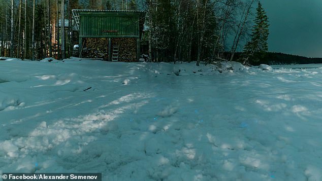 Bí ẩn ánh sáng xanh kỳ ảo xuất hiện trên tuyết trắng ở Nga