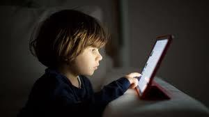 Không cho trẻ vào MXH khi tuổi còn quá nhỏ để bảo vệ con trên môi trường mạng