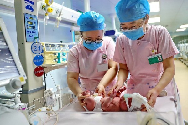 Chiêu khuyến khích sinh thêm con ‘có một không hai’ bị chỉ trích ở Trung Quốc
