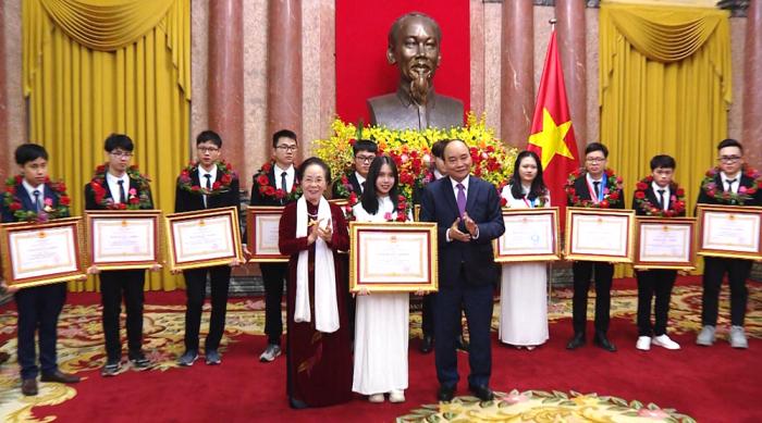 Cổ tích giữa đời thường của nữ sinh Phú Thọ được nhận Huân chương Lao động hạng Ba