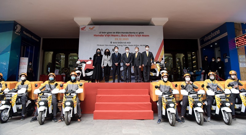 Honda Việt Nam phối hợp Bưu điện Việt Nam thí điểm dự án sử dụng xe điện giao hàng