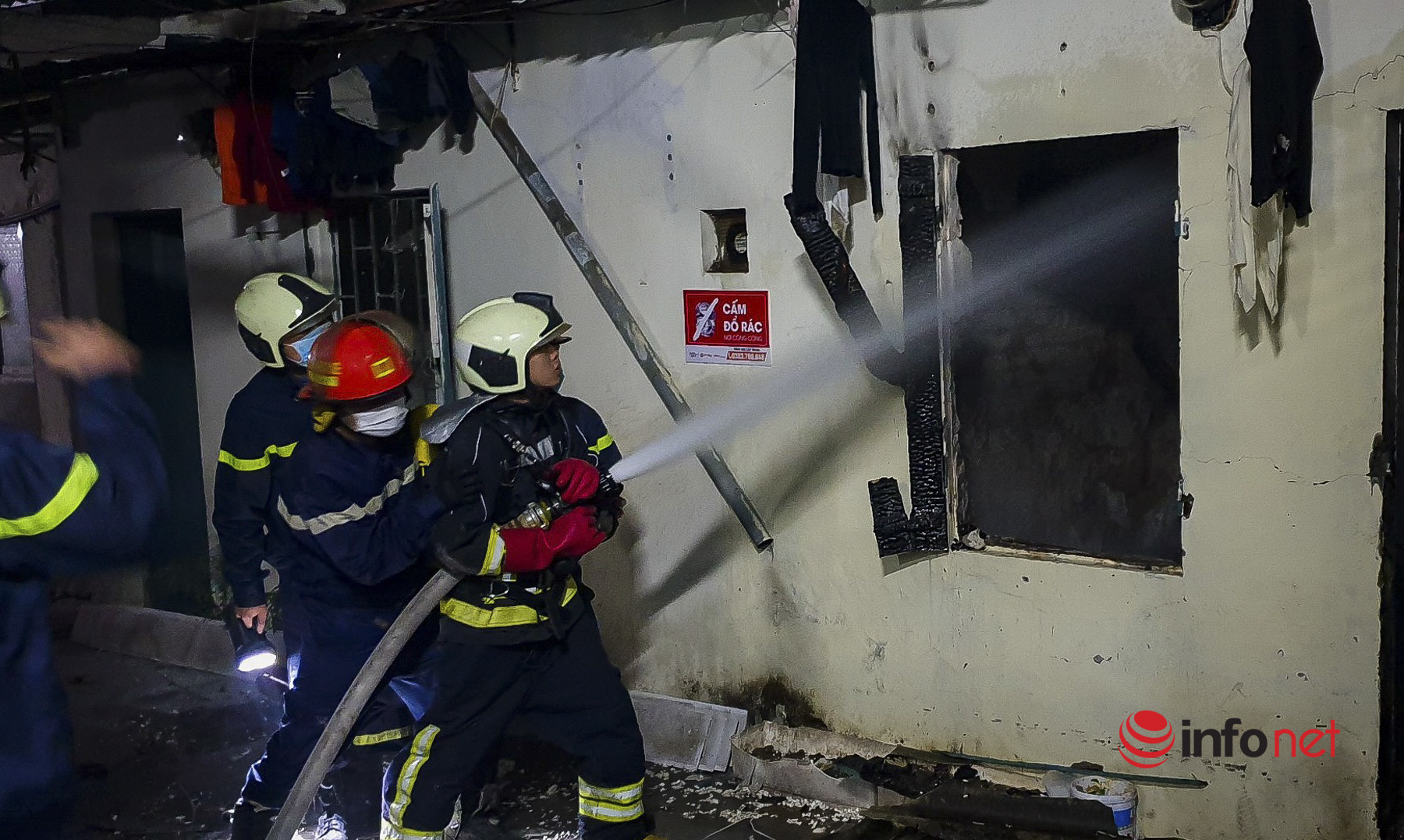 Hà Nội: Cháy lớn, phát ra tiếng nổ to tại khu trọ giữa đêm