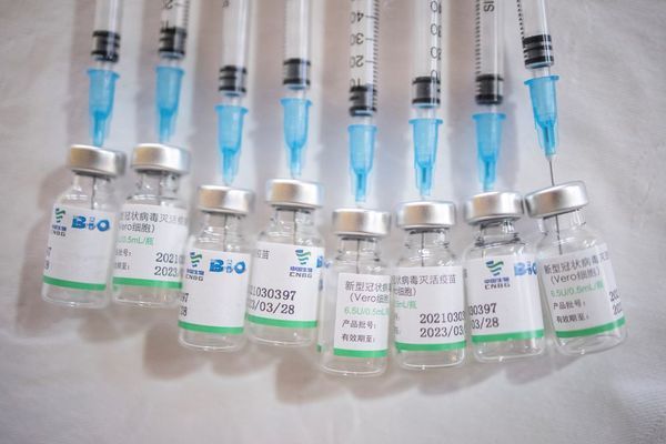 WHO nói gì về hiệu quả của vắc xin Covid-19 Sinopharm và Sinovac trước Omicron?