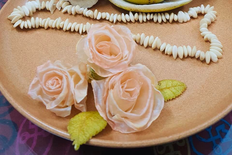 Cách làm hoa hồng 'siêu đẹp' từ vỏ múi bưởi dành cho hội khéo tay hay làm