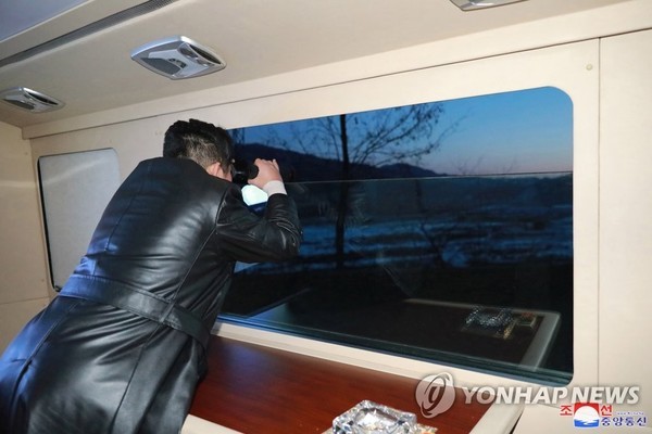 Ông Kim Jong-un 'vắng bóng' gần 2 năm nhưng tái xuất ở lần phóng tên lửa siêu thanh