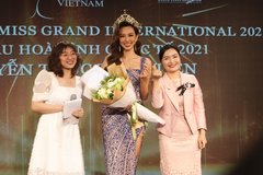 Hoa hậu Thùy Tiên được trao học bổng 350 triệu đồng