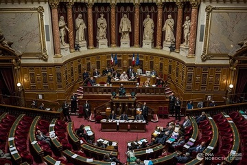 Quốc hội Pháp thông qua quy định về việc áp dụng thẻ vắc xin