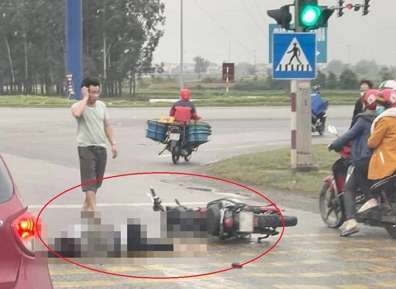 Nghệ An: Xe tải va chạm xe đạp điện, nữ sinh tử vong thương tâm