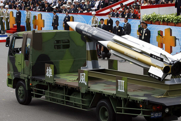 Động thái hiếm hoi của tàu ngầm hạt nhân Mỹ cách Đài Loan 3.000 km