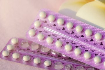 Những lầm tưởng về thuốc tránh thai: Gây ung thư, vô sinh?