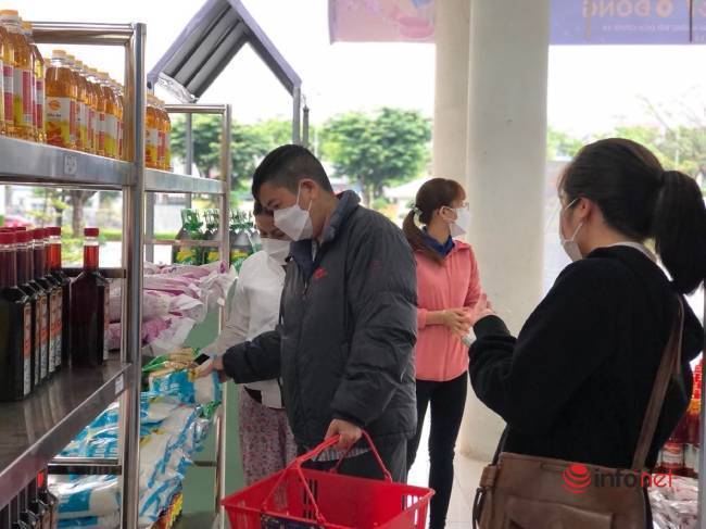 Đà Nẵng: Ấm áp 'siêu thị mini Tết 0 đồng' hỗ trợ người khó khăn