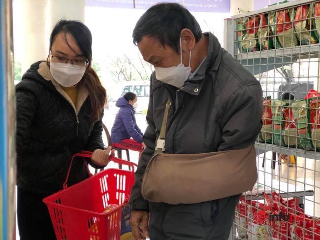 Đà Nẵng: Ấm áp 'siêu thị mini Tết 0 đồng' hỗ trợ người khó khăn