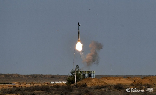 Cận cảnh S-400 ‘phun lửa’ xé toang bầu trời
