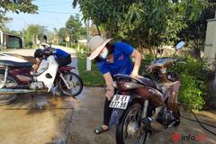 Thanh niên rửa xe gây quỹ 'Xuân yêu thương'