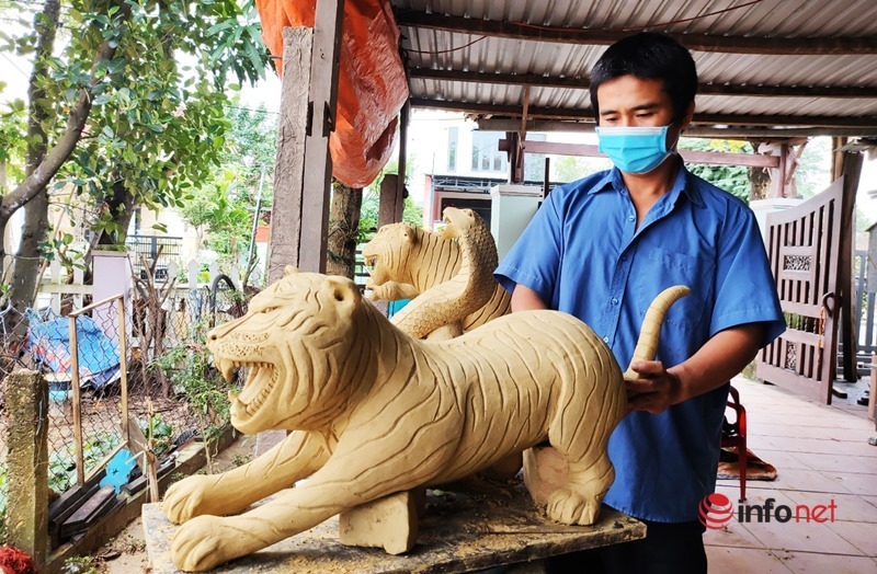 Nghệ nhân làng gốm hơn 500 tuổi ở Hội An say sưa tạo hình 'ông hổ' chào Tết Nhâm Dần 2022