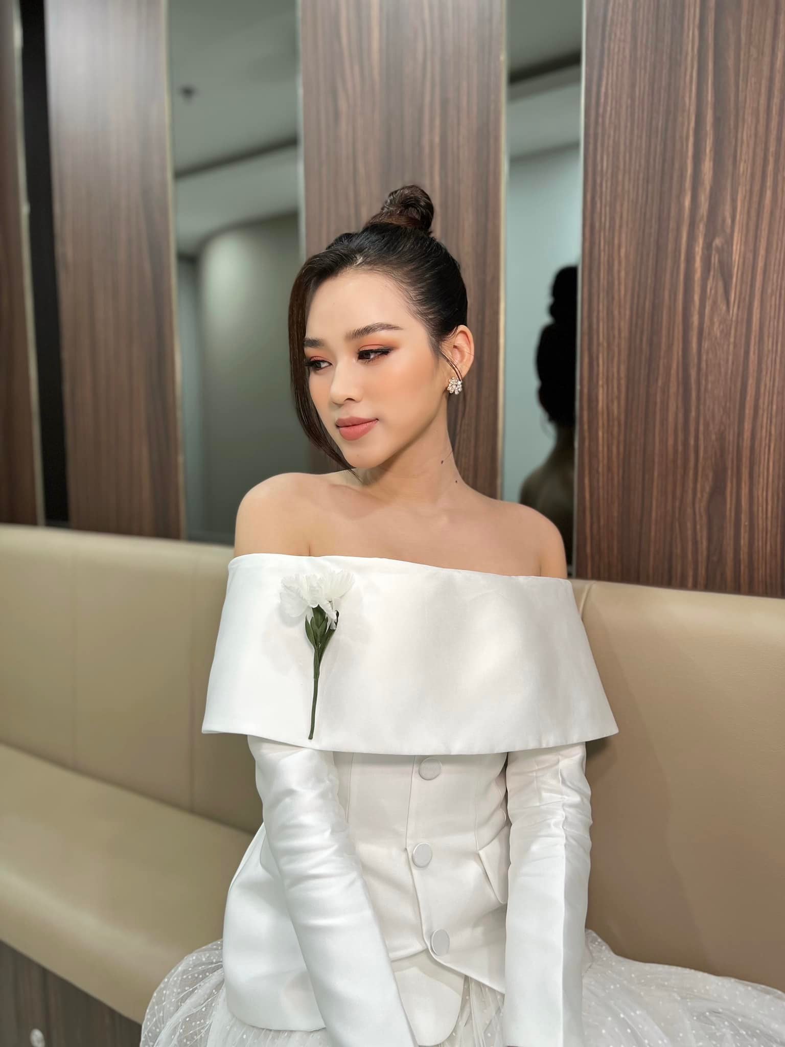 Hoa hậu Đỗ Thị Hà bật mí ngày Tết: Ngoài làm 'chân sai vặt' còn có 'nỗi ám ảnh' của triệu cô gái!