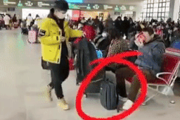Chiêu trò trộm hành lý 'siêu nhanh' ở sân bay gây kinh ngạc