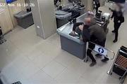 Tên cướp siêu thị ‘số nhọ’ gặp đúng cảnh sát đi mua hàng