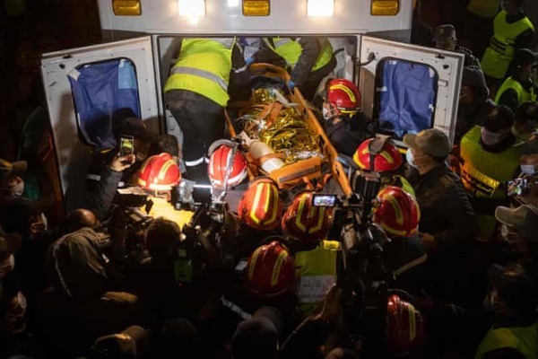 Hàng trăm lính cứu hộ giải cứu bé trai rơi giếng sâu 32m: Đã quá muộn