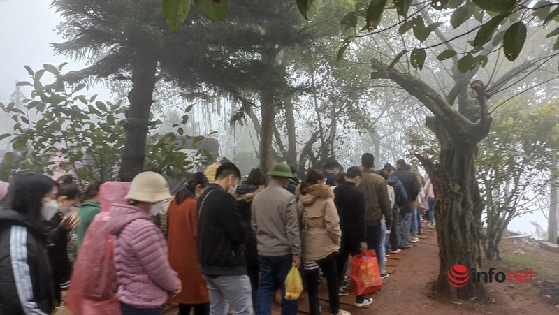 Đền Nưa - Am Tiên mở cửa đón du khách vãn cảnh 'cổng trời' đầu năm mới