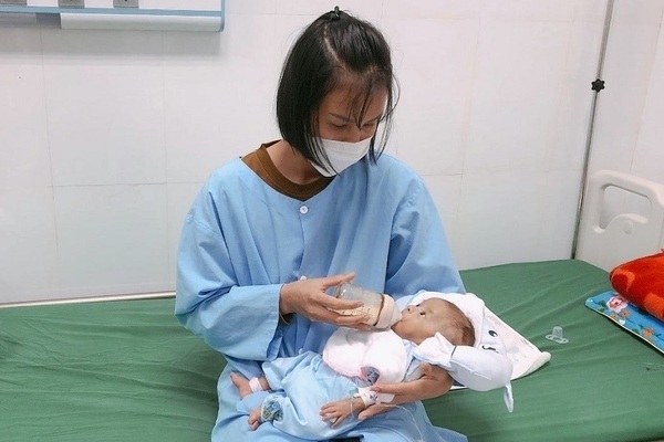 Nuôi sống thành công trẻ sinh non chỉ nặng 1,3kg, bị viêm ruột hoại tử