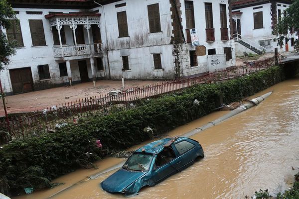 Hiện trường 'như có chiến tranh' sau thảm họa mưa lớn khiến gần 100 người chết ở Brazil