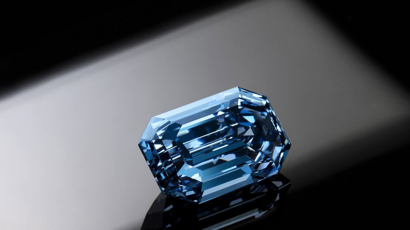 Bí ẩn phía sau viên kim cương xanh 48 triệu USD