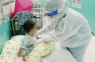 Trẻ mắc Covid-19 ở Hà Nội được tiếp nhận, điều trị như thế nào, ở đâu?