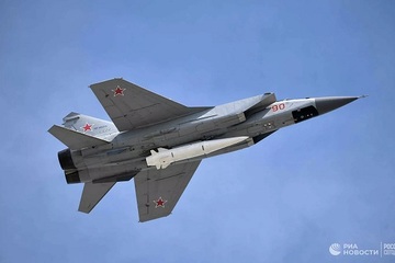 Cận cảnh Nga khai hỏa tên lửa siêu thanh Kinzhal ‘nghiền nát’ mục tiêu
