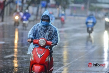 Hà Nội: Rét 8 độ C, người dân mặc kín mít ra đường vẫn run cầm cập