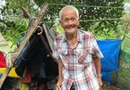 Sống trong rừng 30 năm, cụ ông bị phát hiện vì đi bán rau trên đường phố