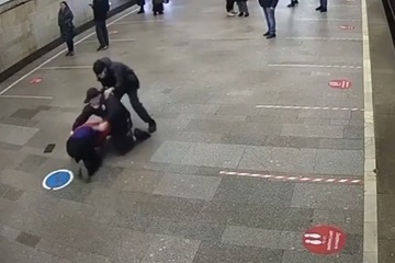 Đối tượng tấn công thô bạo vào mặt cảnh sát Nga ở nhà ga bị bắt