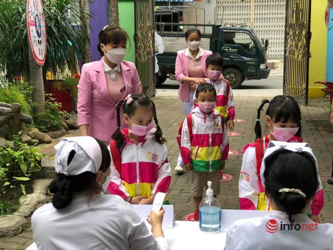 Hình ảnh trẻ mầm non Đà Nẵng vui vẻ đến trường từ sáng nay 21/2
